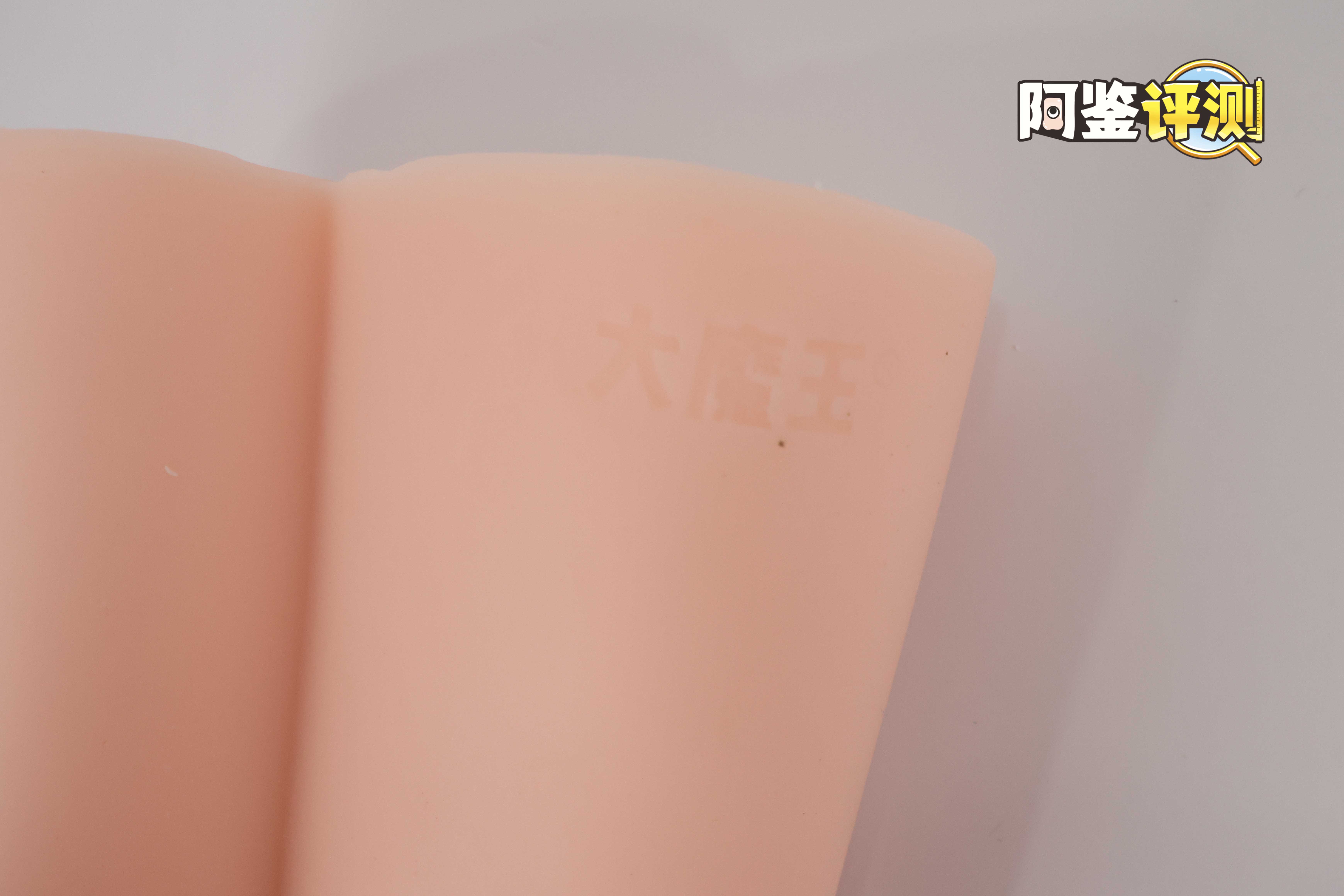 国产大魔王-jiojio评测！足控性癖大满足！难得一个可以使用的“玉足”