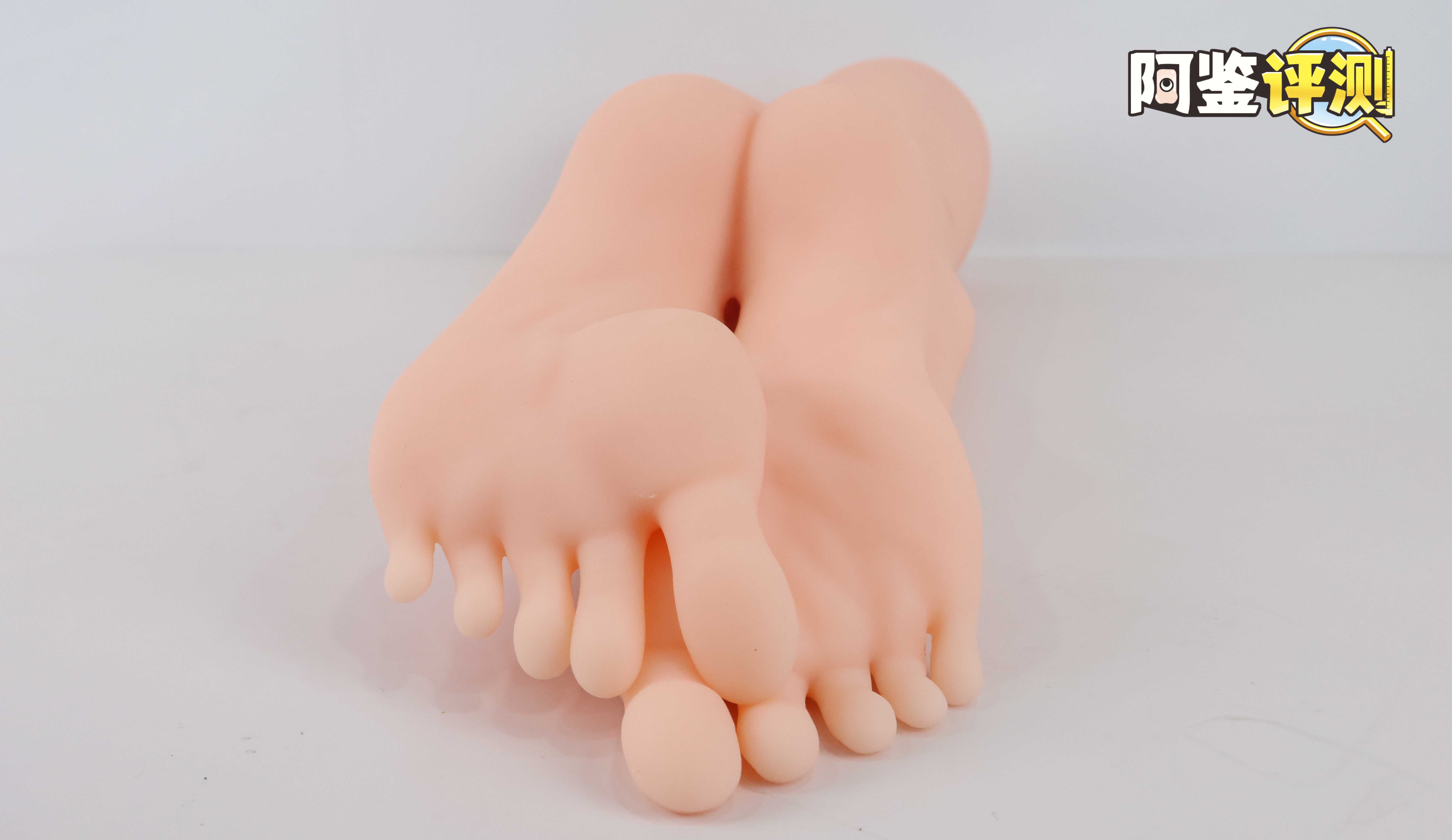 国产大魔王-jiojio评测！足控性癖大满足！难得一个可以使用的“玉足”