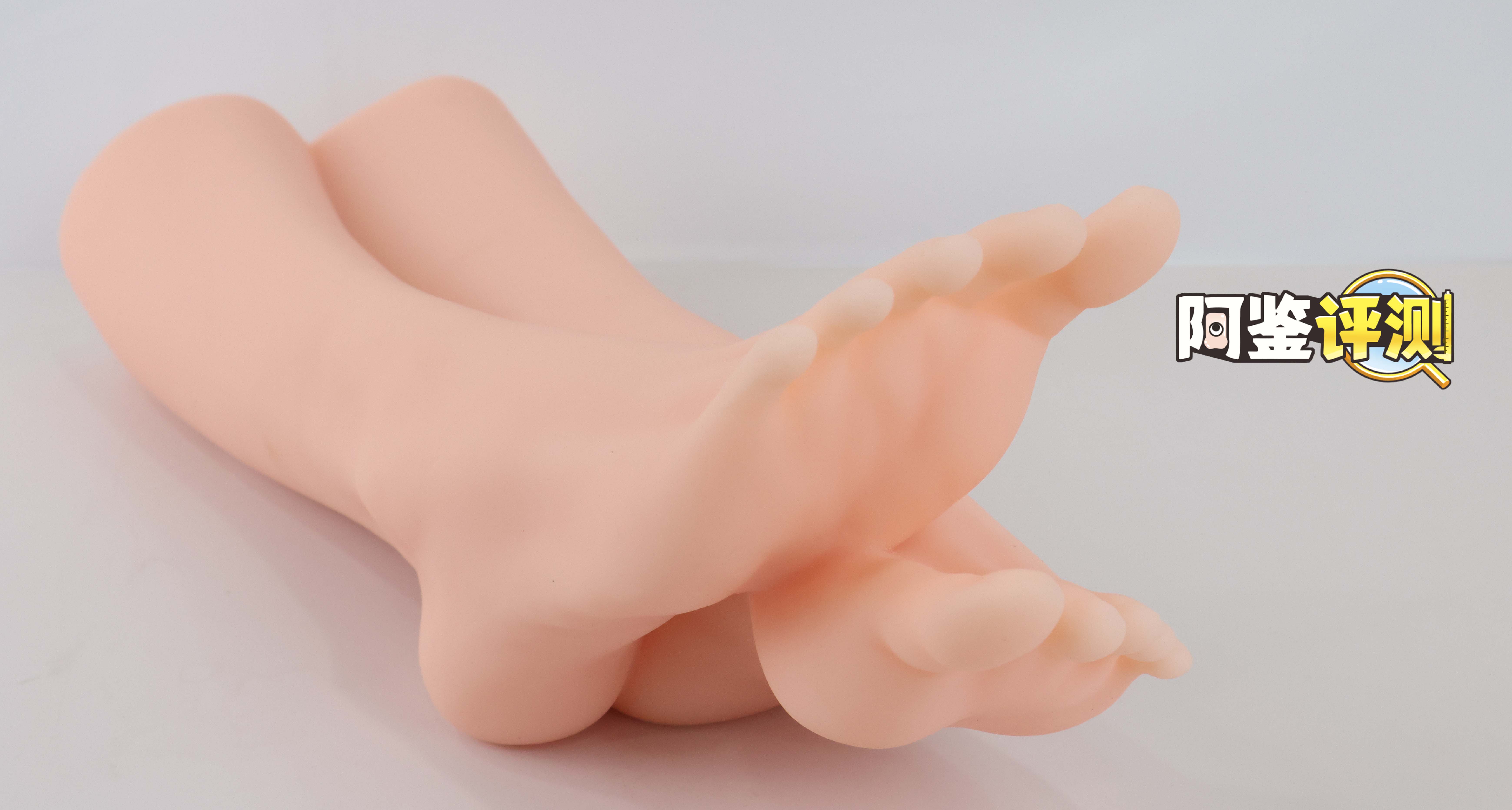 国产大魔王-jiojio评测！足控性癖大满足！难得一个可以使用的“玉足”