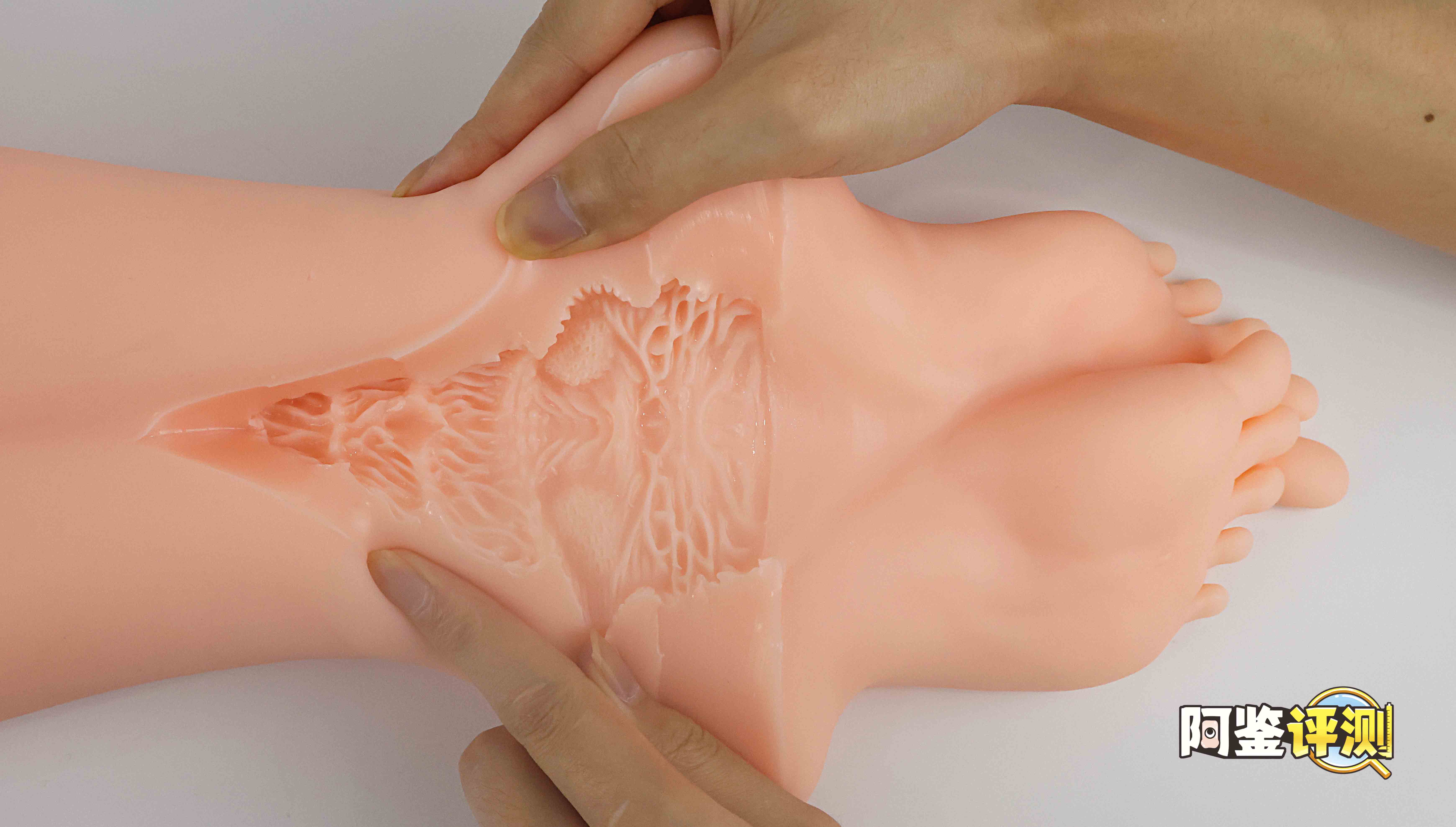 国产大魔王-jiojio评测！足控性癖大满足！难得一个可以使用的“玉足”