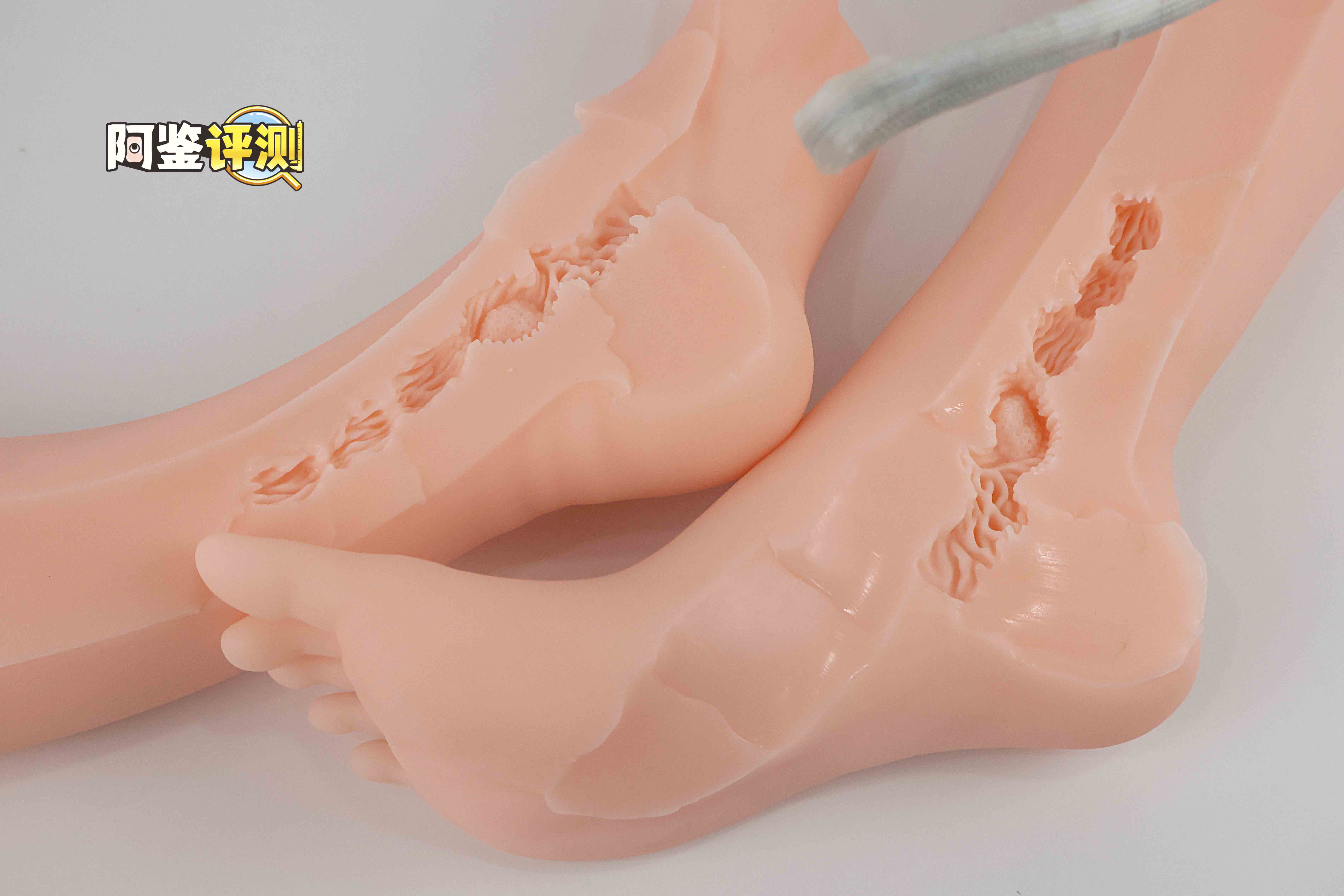 国产大魔王-jiojio评测！足控性癖大满足！难得一个可以使用的“玉足”