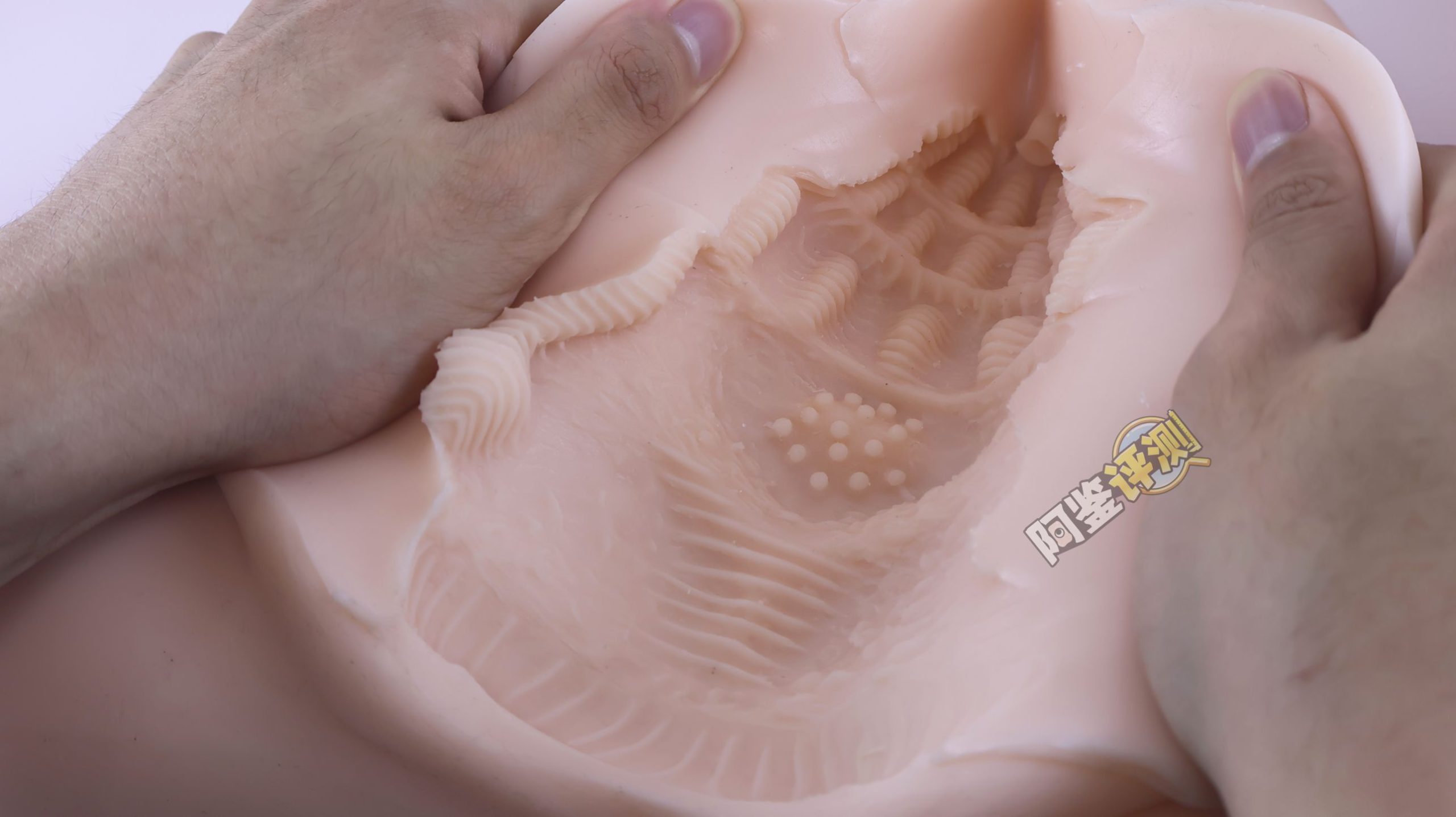 MACCOS——“纯洁之体”评测!少见的带腿小臀模,多种多样的视觉角度