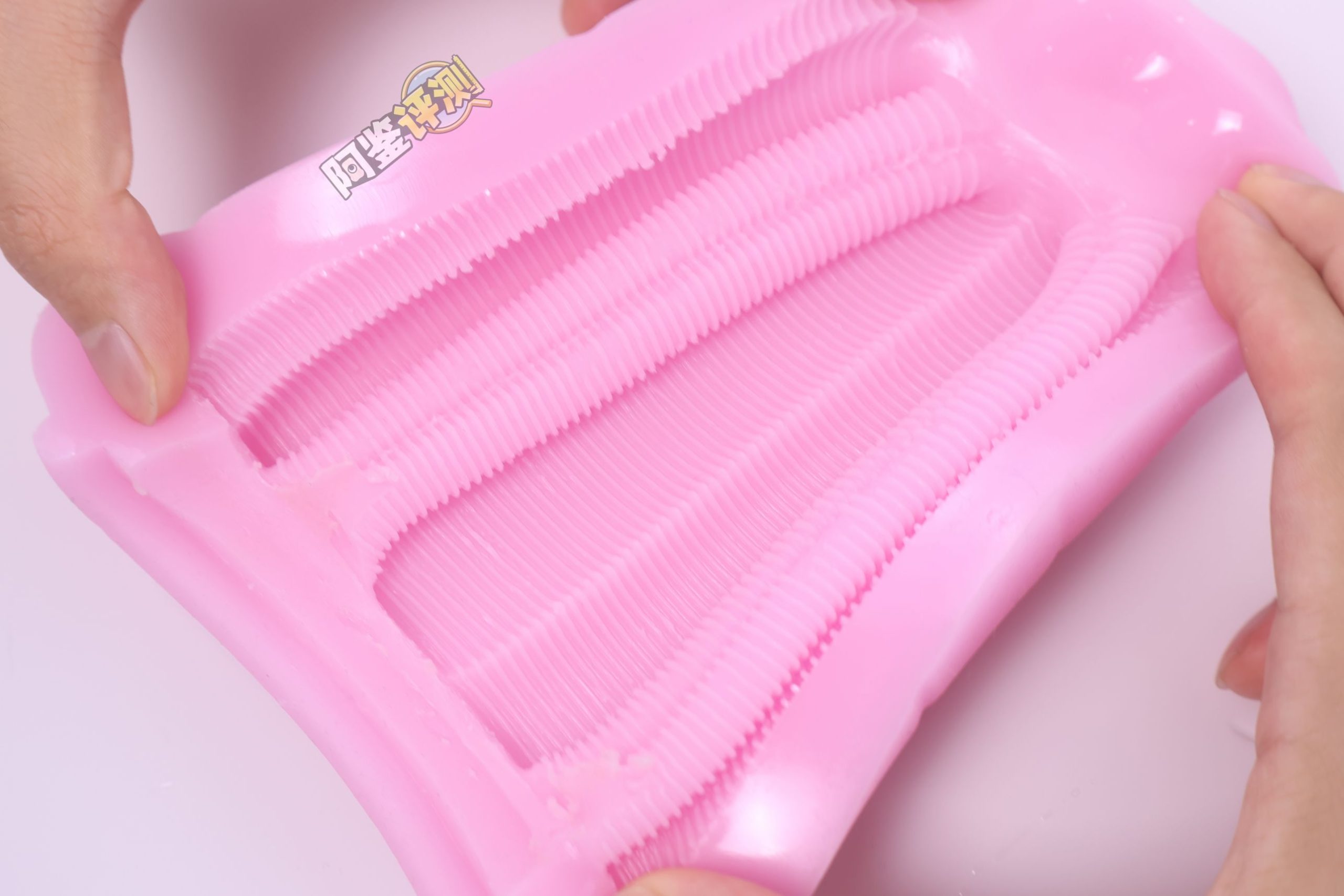 火炮——“口交皇后”评测!试图做出上下都有舌头的口交感,但实际结果相当平淡