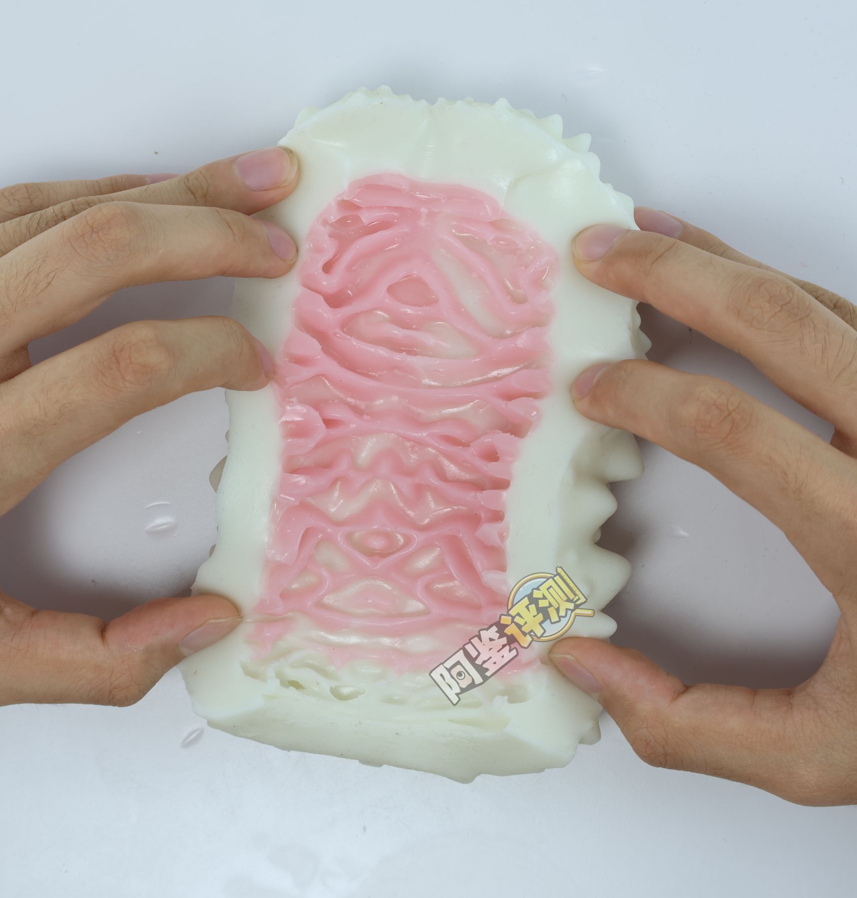 国产大魔王——“白丸”评测！虽然外形手感非常奇怪，但通道的剐蹭感不错