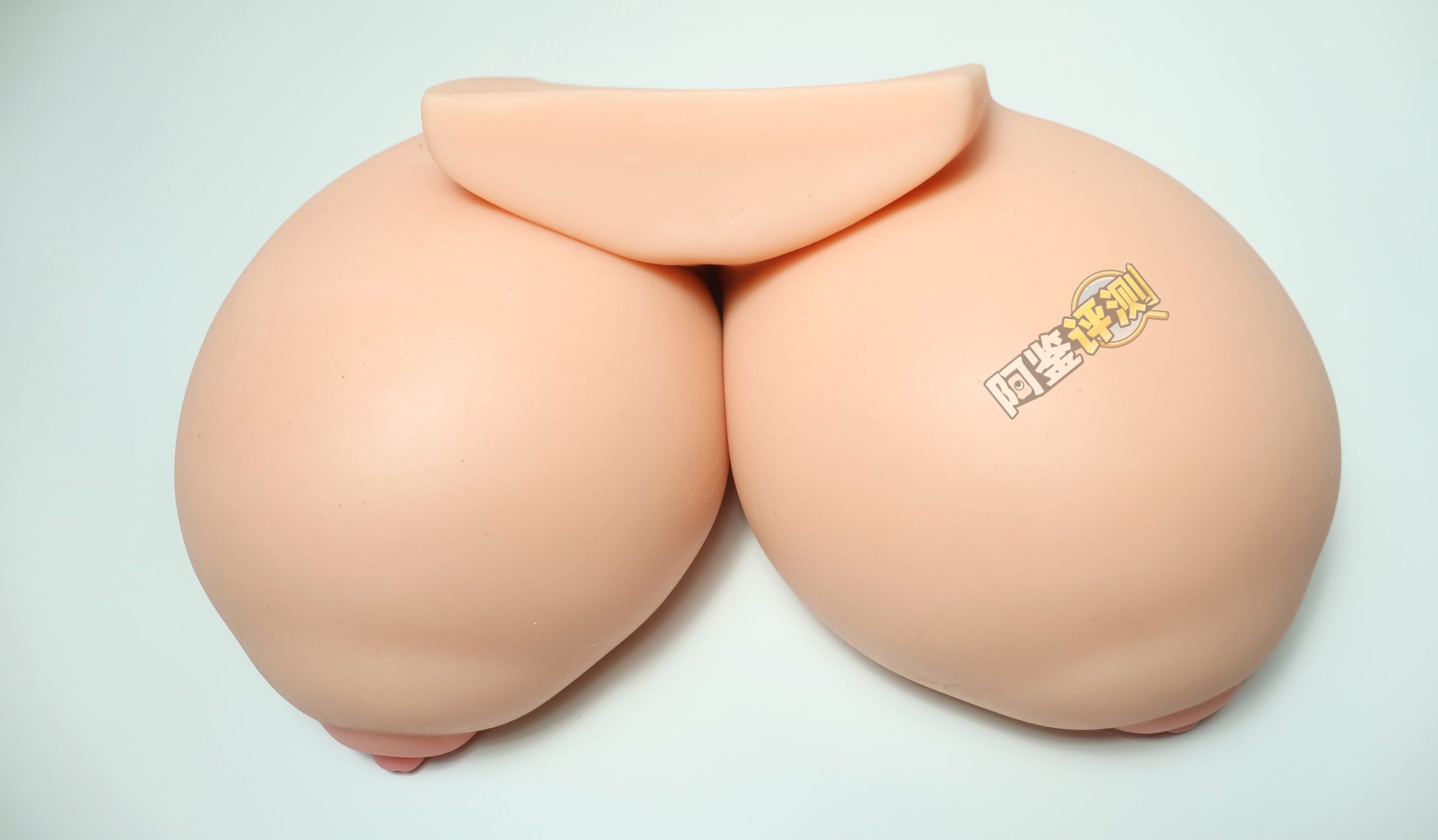 傲川——“爆乳娘”评测!猎奇的超级大雷,能铺满桌面的超级爆乳!