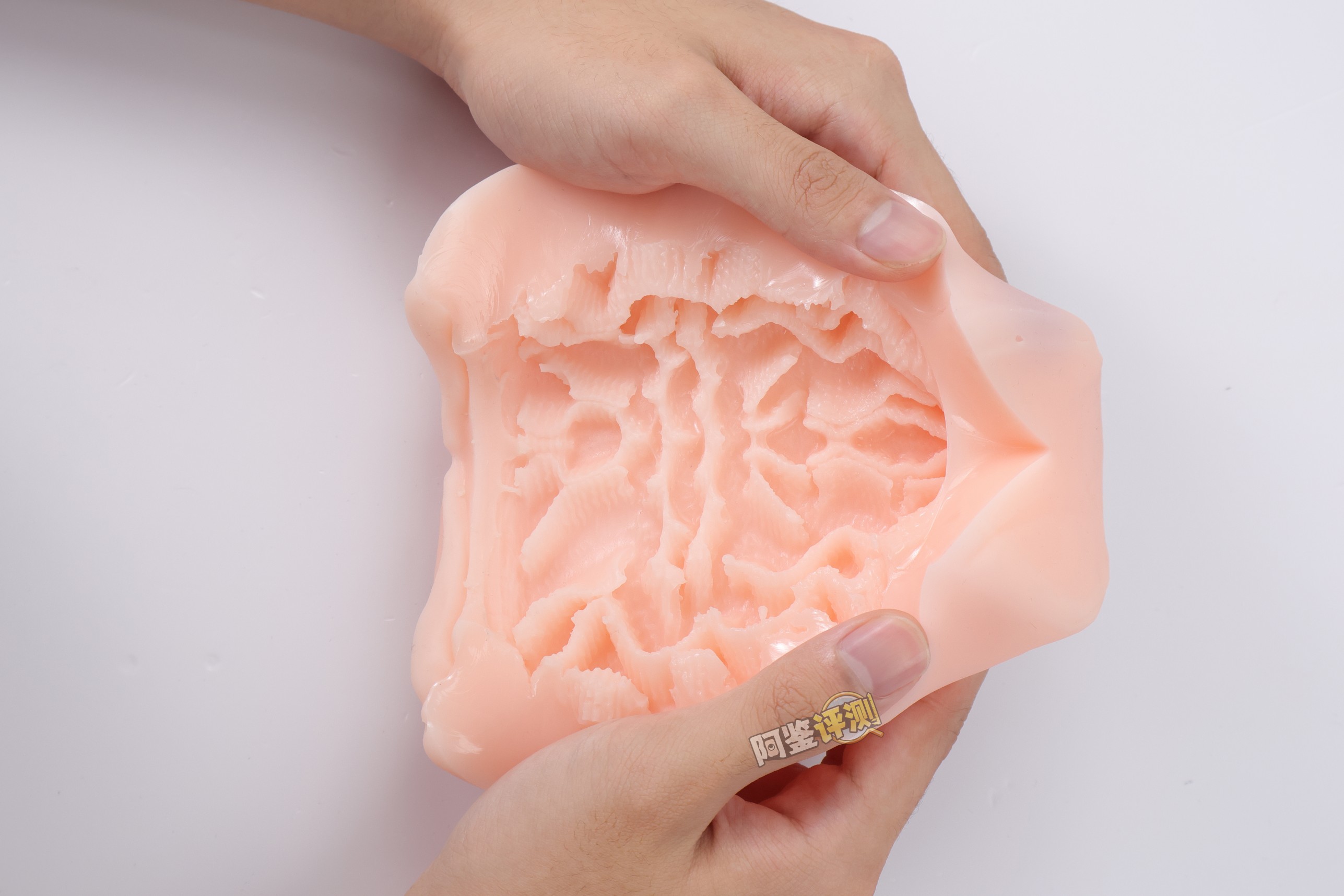 汤马托易士——“乳虐牢笼—人妻搜查官”评测！藏在变态联名包装下的，是超实用的复杂触手