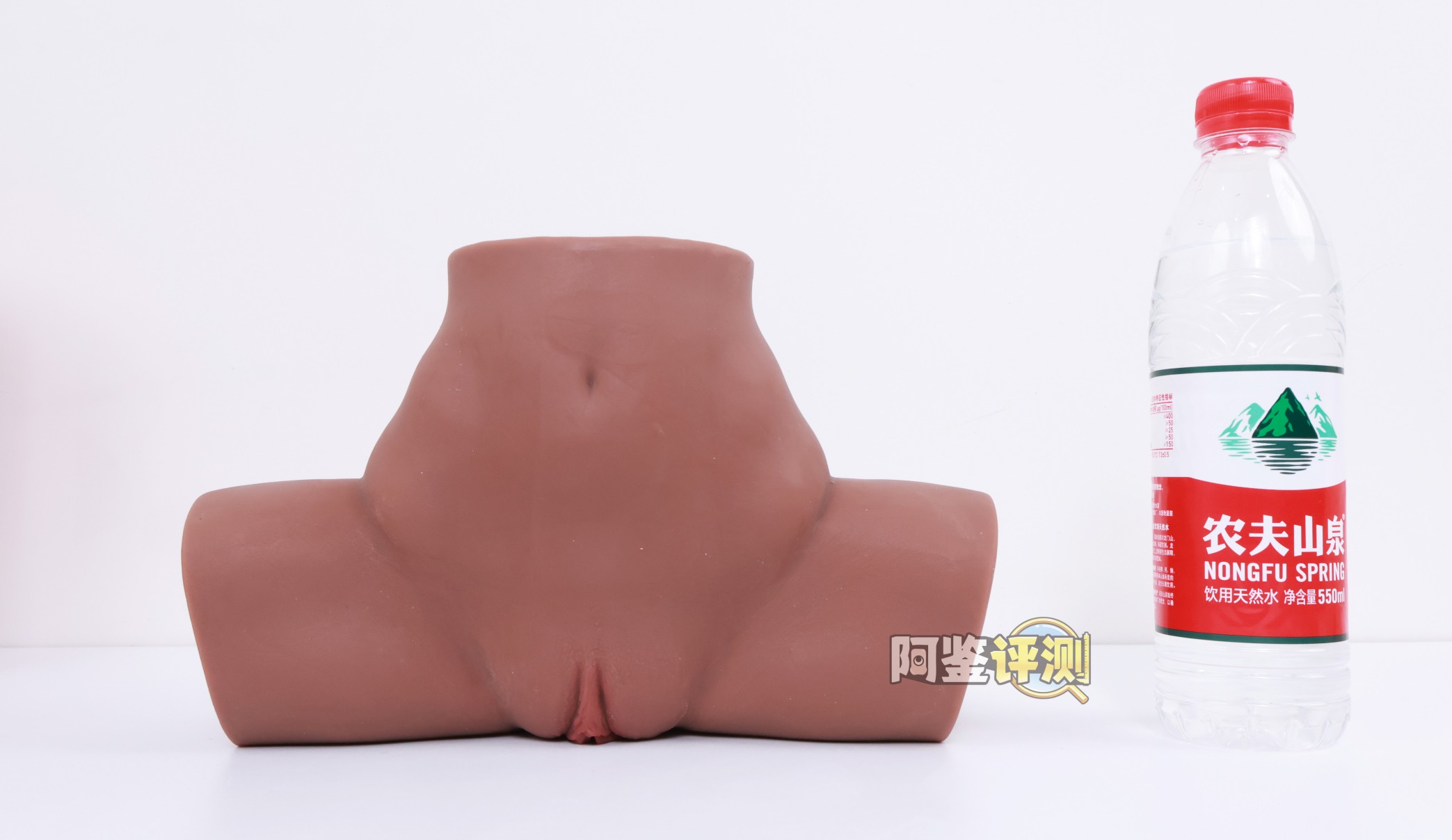 muni——“埃及艳后”评测！一字马开腿型的黑皮小臀模，因为双通道太接近导致末端出现了开裂