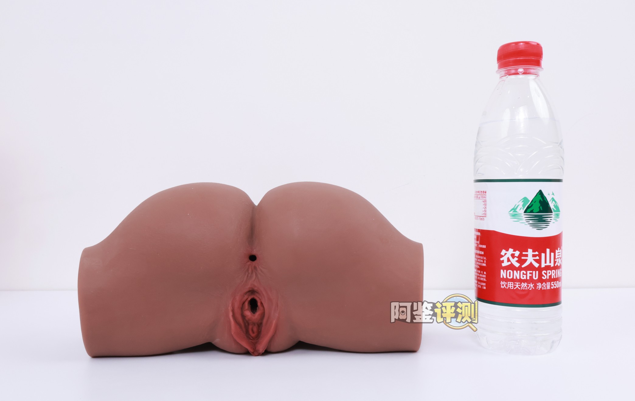 muni——“埃及艳后”评测！一字马开腿型的黑皮小臀模，因为双通道太接近导致末端出现了开裂