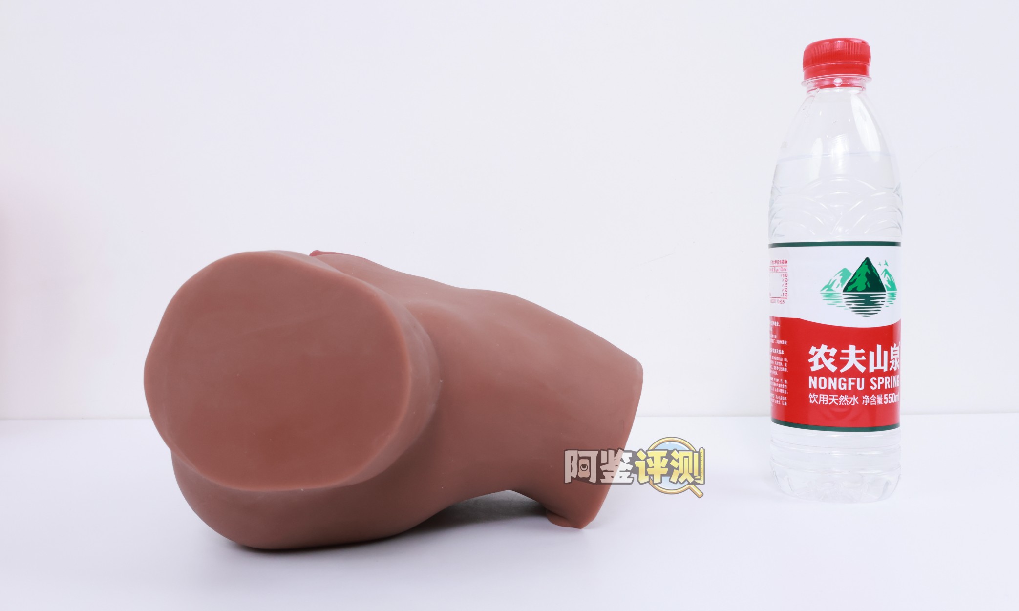 muni——“埃及艳后”评测！一字马开腿型的黑皮小臀模，因为双通道太接近导致末端出现了开裂