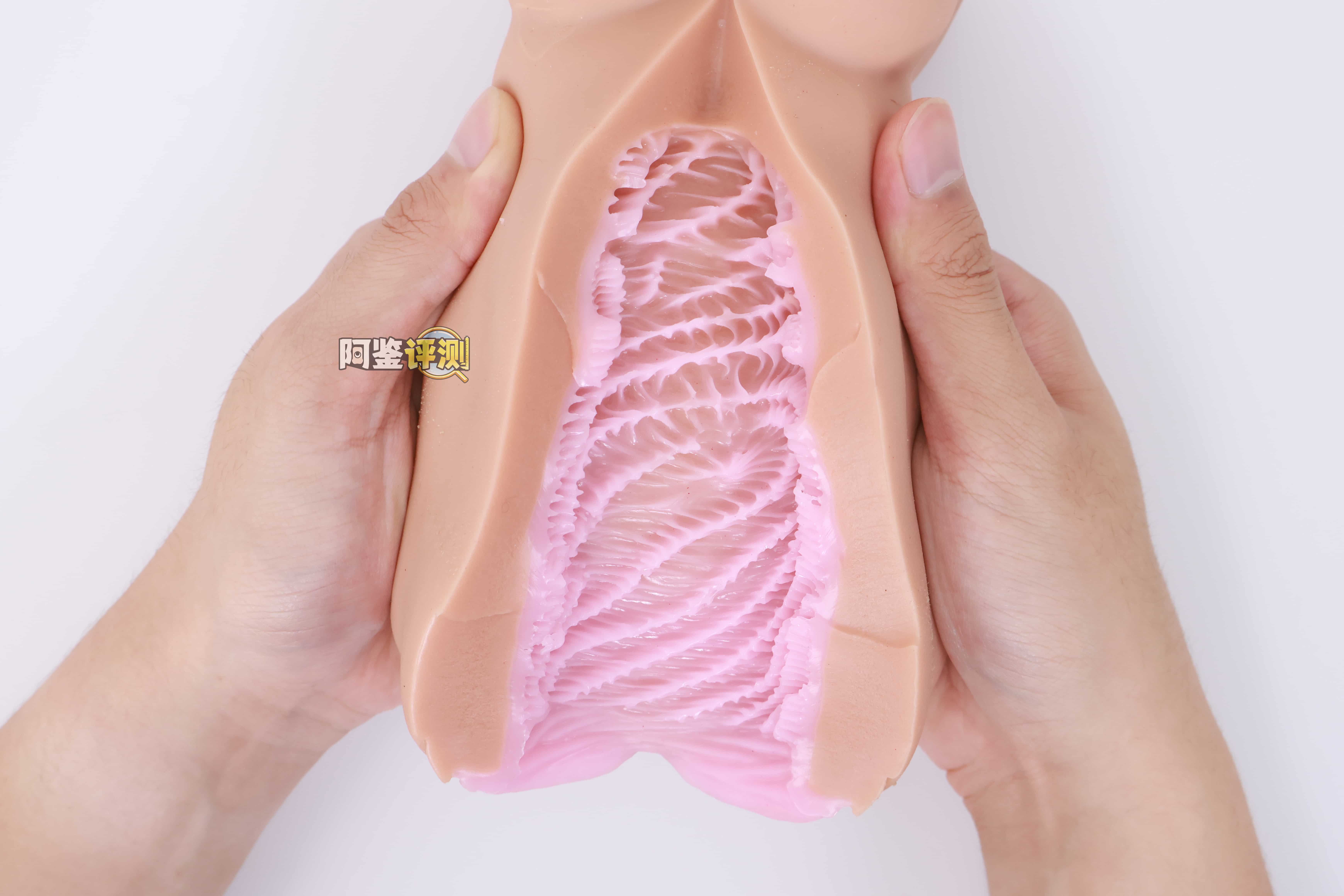 魔眼——“超丰满辣妹”评测!我用过最精致细腻的剐蹭纹理,却被粗糙的外形破坏掉了...