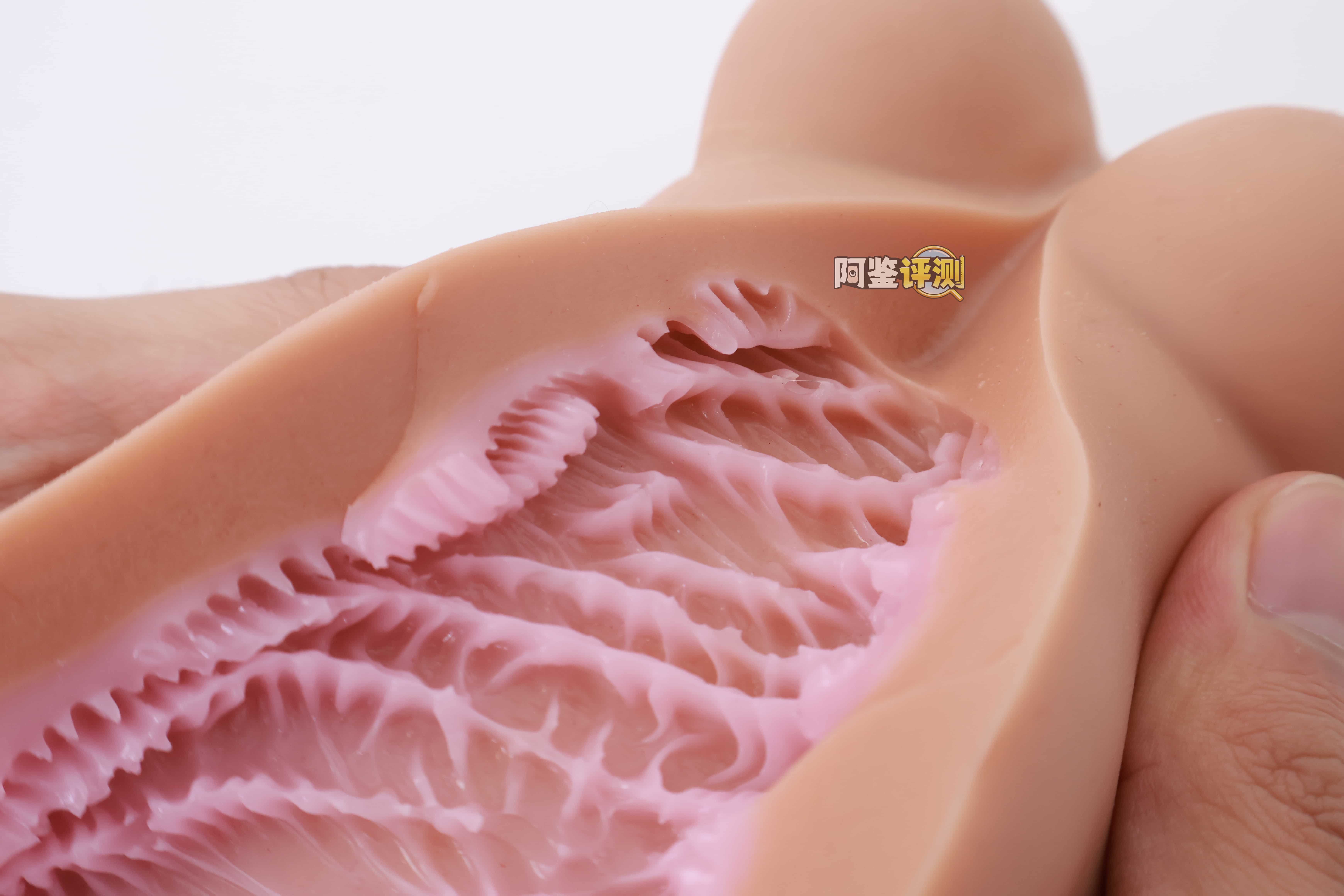 魔眼——“超丰满辣妹”评测!我用过最精致细腻的剐蹭纹理,却被粗糙的外形破坏掉了...
