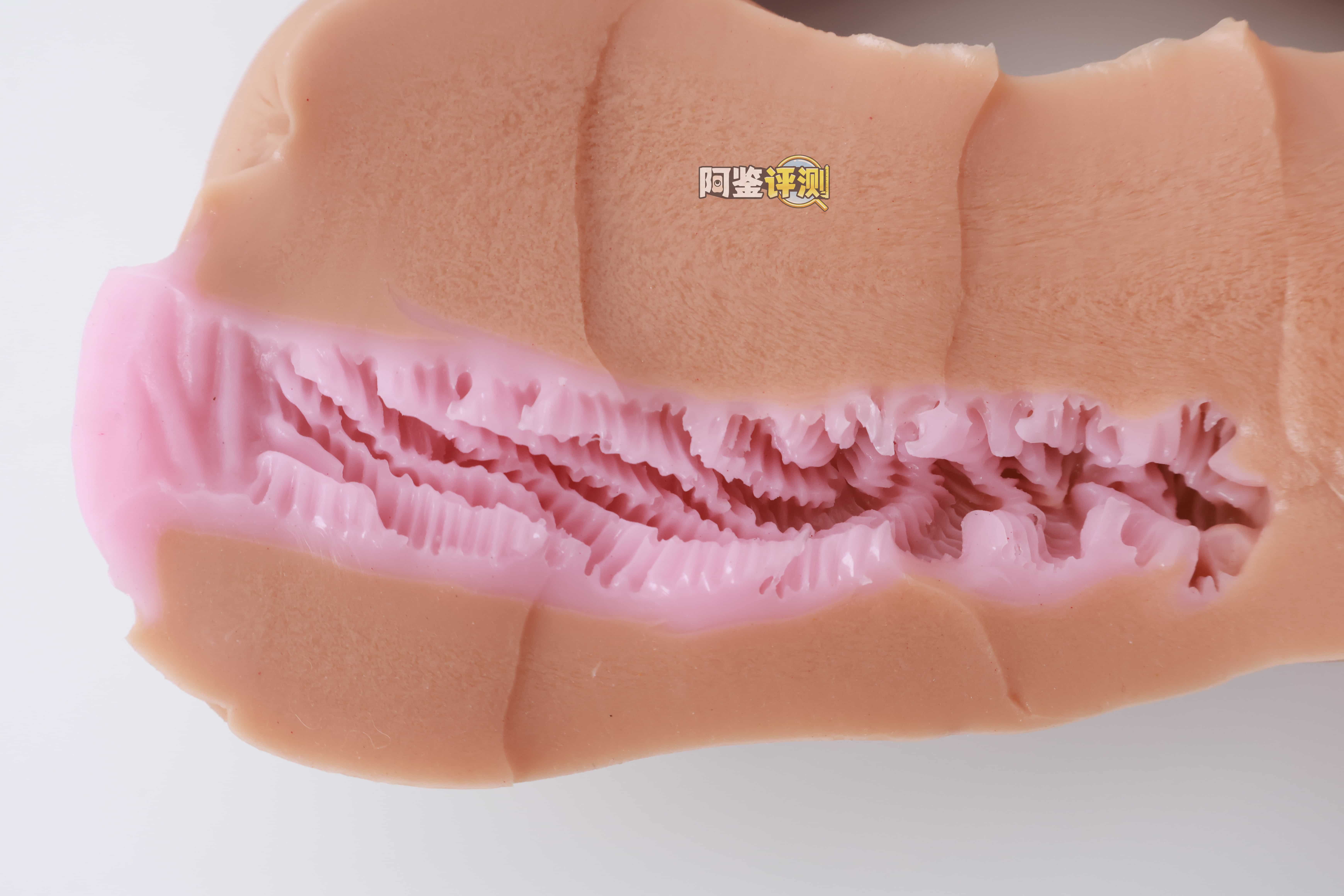 魔眼——“超丰满辣妹”评测！我用过最精致细腻的剐蹭纹理，却被粗糙的外形破坏掉了...